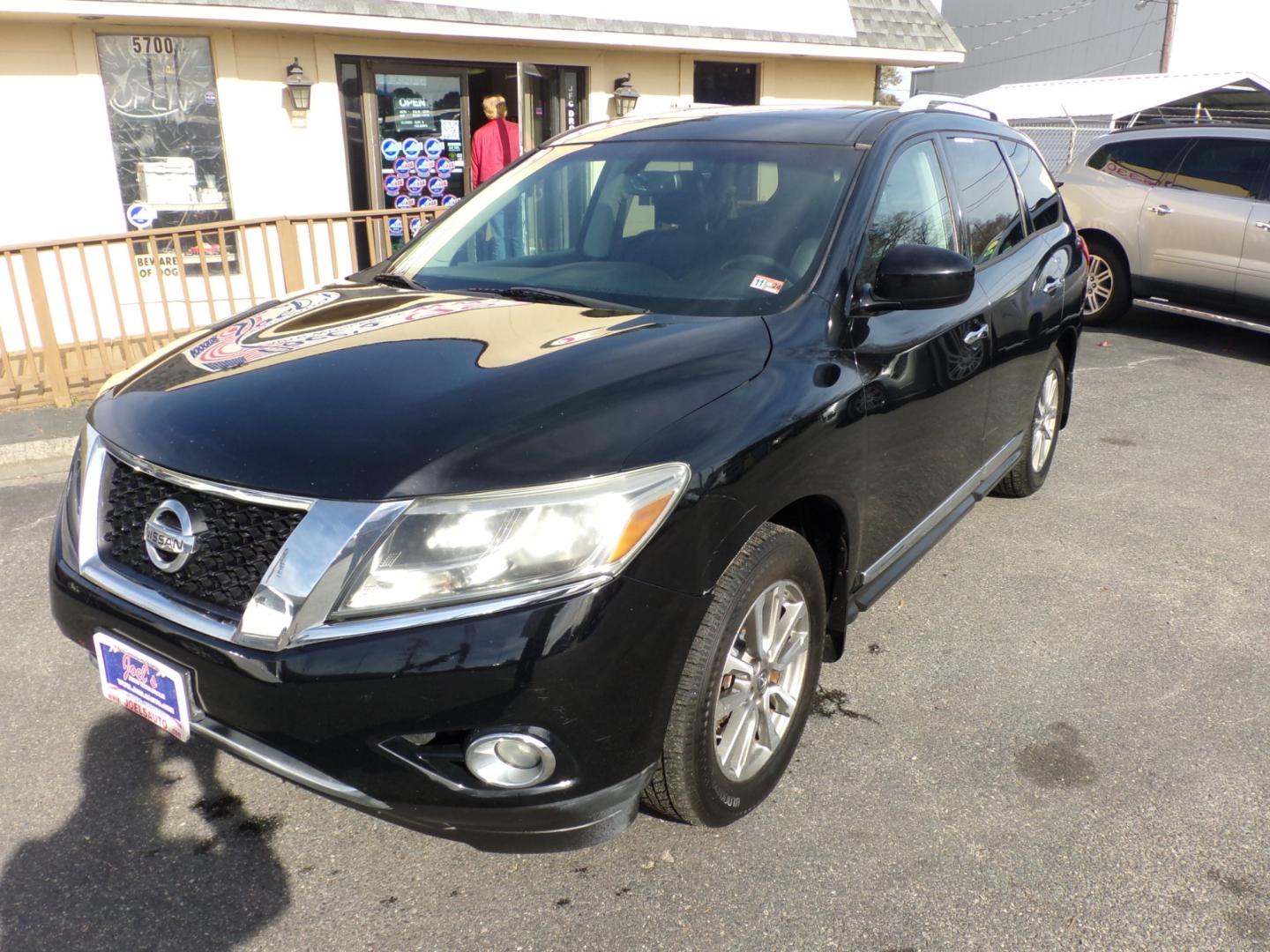 2013 Black Nissan Pathfinder (5N1AR2MM9DC) , located at 5700 Curlew Drive, Norfolk, VA, 23502, (757) 455-6330, 36.841885, -76.209412 - Photo#4